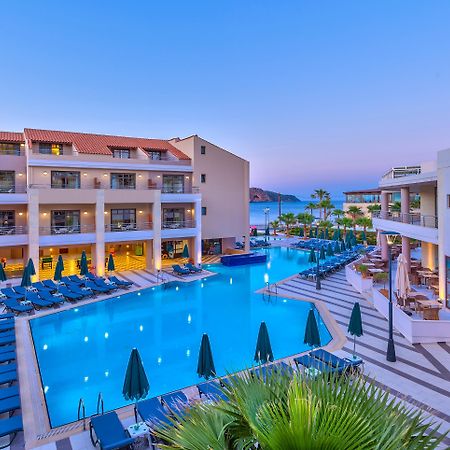 منتجع وسبا بورتو بلاتانياس بيتش Platanés المظهر الخارجي الصورة The resort at night