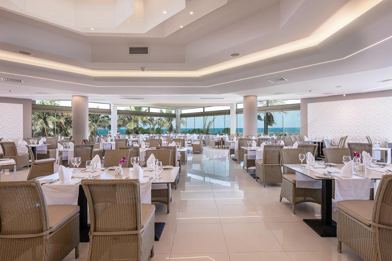 منتجع وسبا بورتو بلاتانياس بيتش Platanés المظهر الخارجي الصورة The restaurant at the hotel