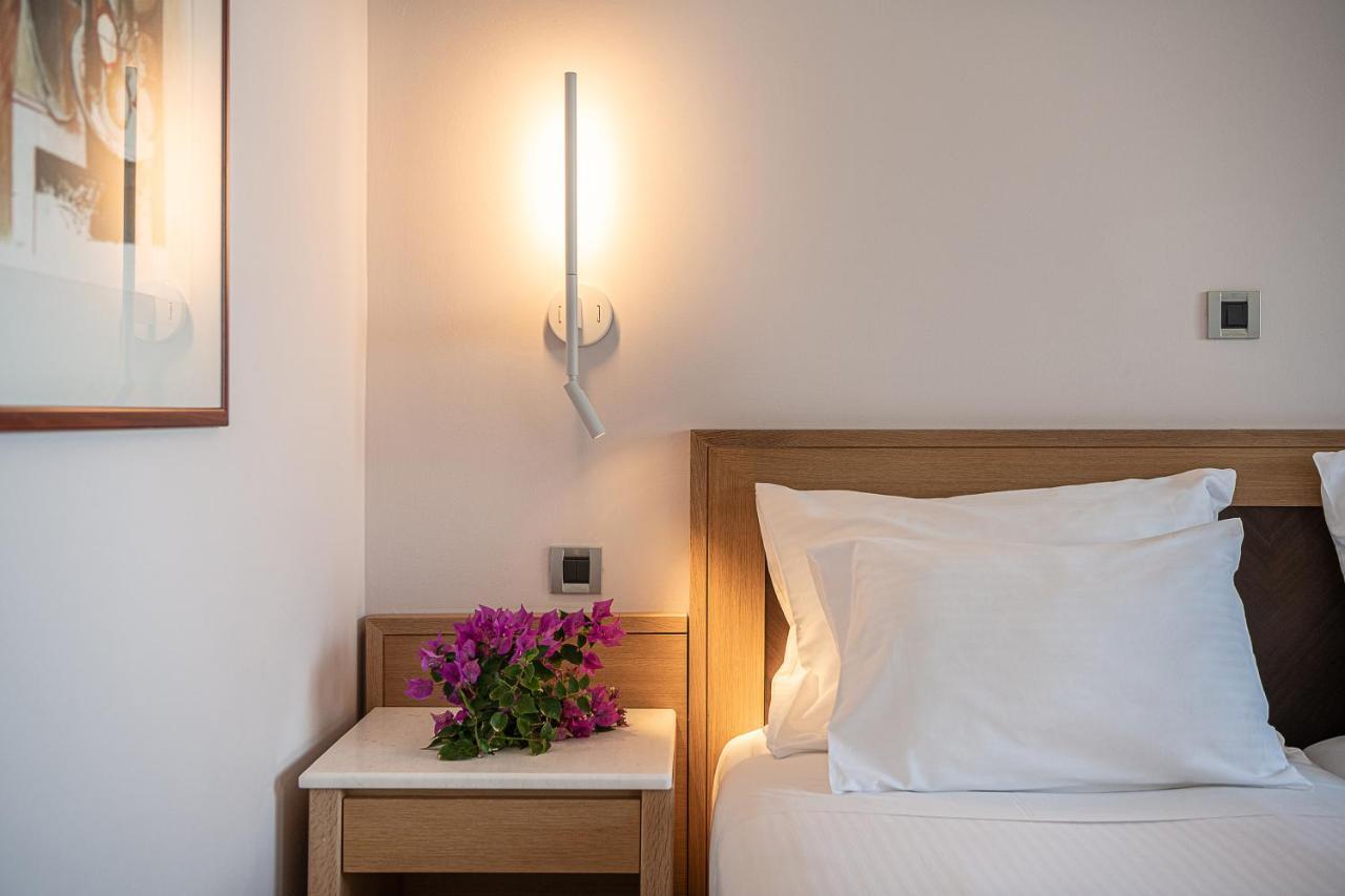 منتجع وسبا بورتو بلاتانياس بيتش Platanés المظهر الخارجي الصورة A wall light