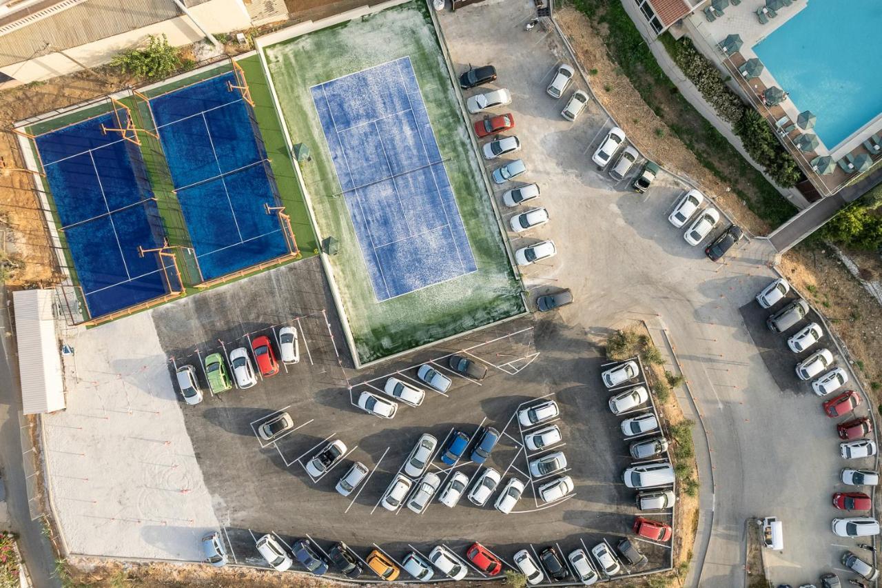 منتجع وسبا بورتو بلاتانياس بيتش Platanés المظهر الخارجي الصورة Tennis courts at the complex